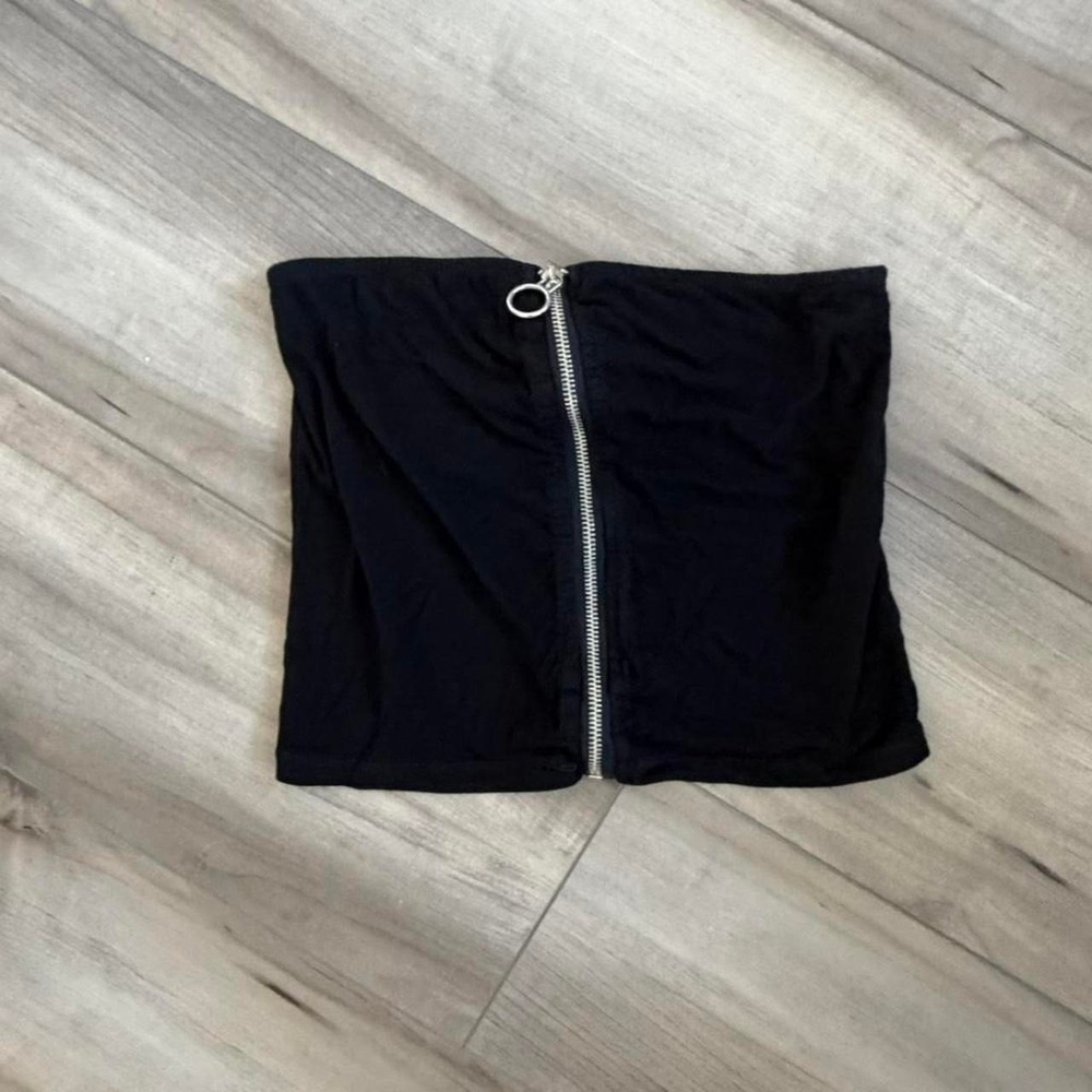 Black tube crop top with silver zipper One size